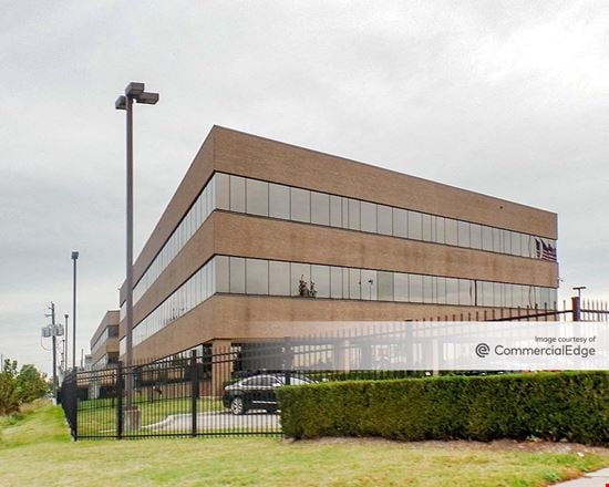 9000 Gulf Freeway - Building B