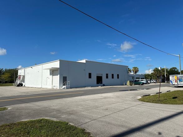 1102 S US Hwy 1