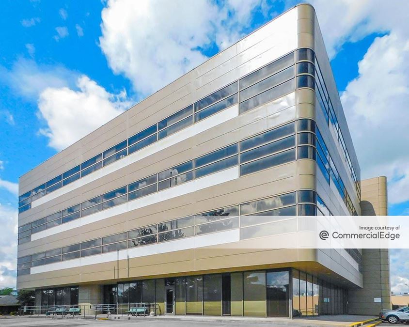 3200 Ridgelake Drive, Metairie, LA 70002