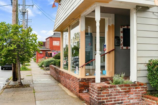 2232 Frankfort Ave