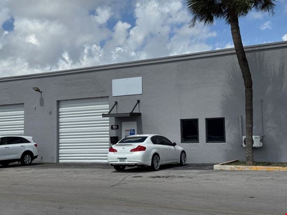 7736 NW 76th Ave