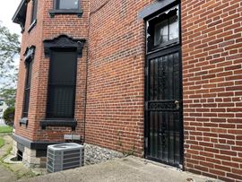 895 S High St