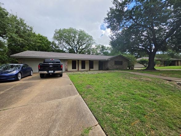 201 W Brookside