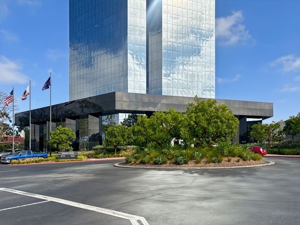 CA, Oxnard - Topa Financial Plaza