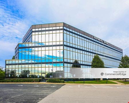 Commercial space for Rent at 661 South Hurstbourne Pkwy in Louisville