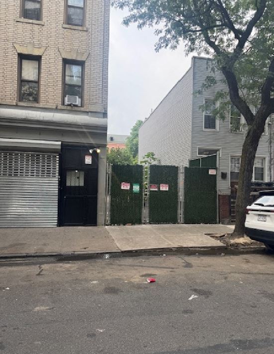 LAND FOR SALE IN FAMED BRONX'S LITTLE ITALY