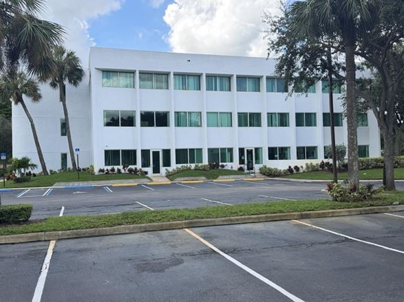 1108 SF Suite 302D PROFESSIONAL & MEDICAL OFFICE SPACE FOR LEASE