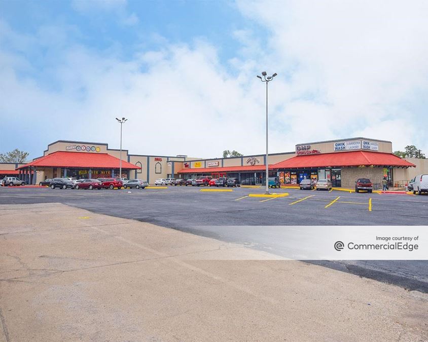 Lake JuneHickory Tree Plaza 11903 Lake June Road Retail Building