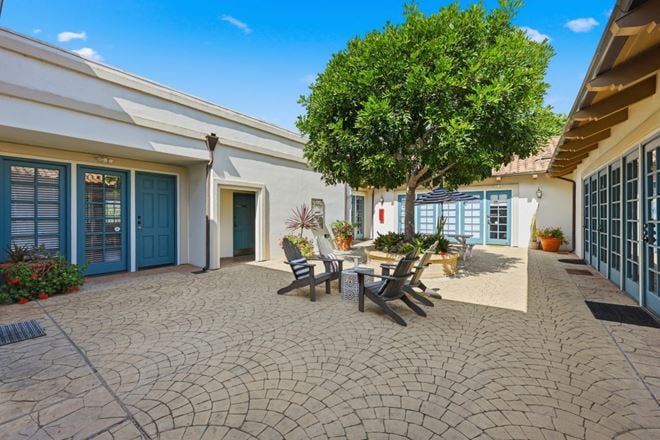 Capistrano Business Plaza