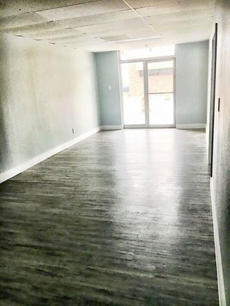 209 W Main St
