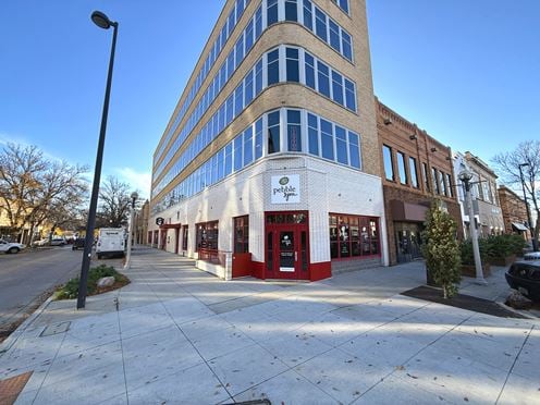 Broadway Tower - 401 E Broadway Ave