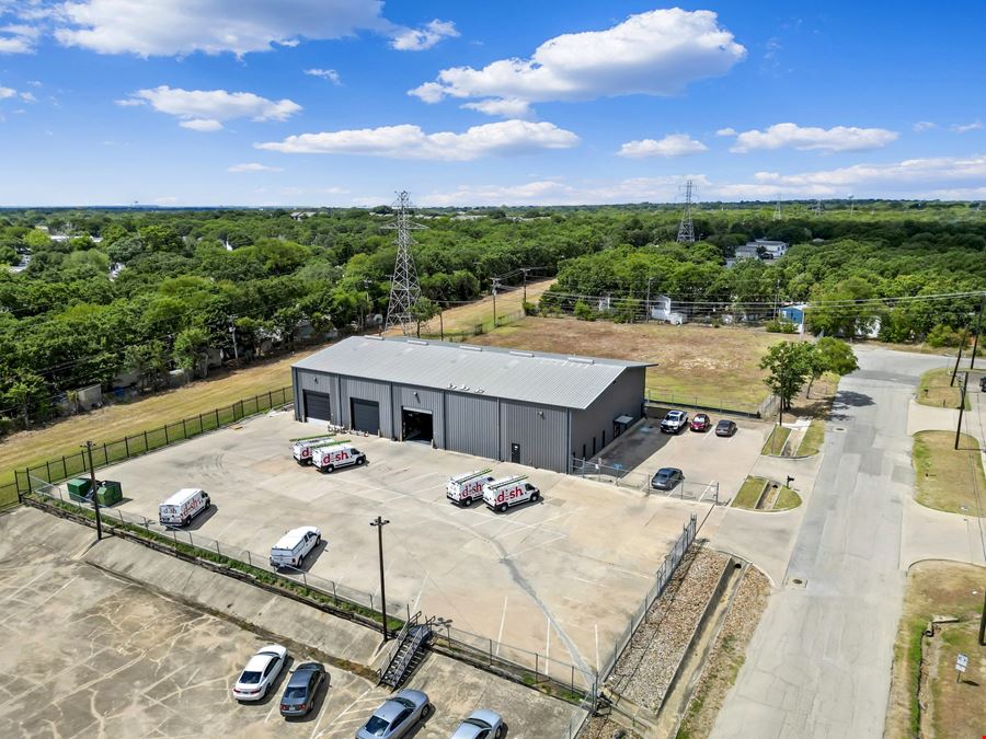 9,455 SF Office/Warehouse with Fenced Lot