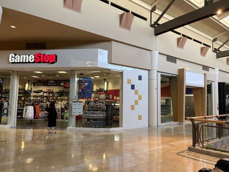 L06      Space Photo Gallery 3