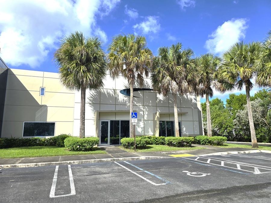 1 Dock High and 1 Drive in Door-Coral Springs