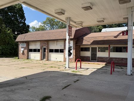 Retail space for Sale at 2827 18th Avenue in Rock Island