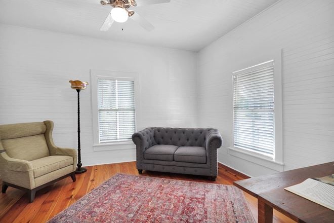 260 W KING ST