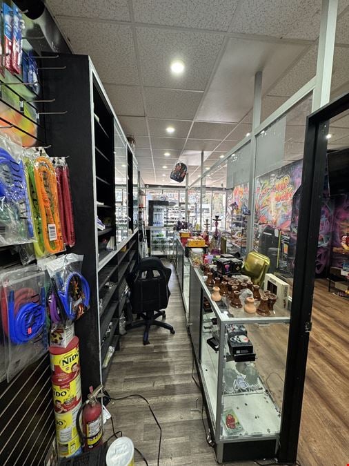 800 SF | 770 Washington Ave | Vented Retail Space for Lease