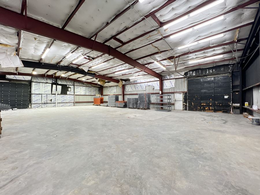 ±7,500 SF Office Warehouse in West Bank Industrial Park