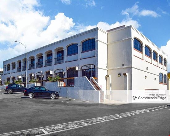 Palisades Plaza