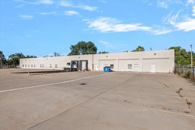 Freestanding Office/Flex Facility with Loading Docks, Secure Yard, & Expansion