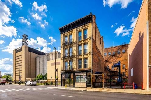 126 W 6th St