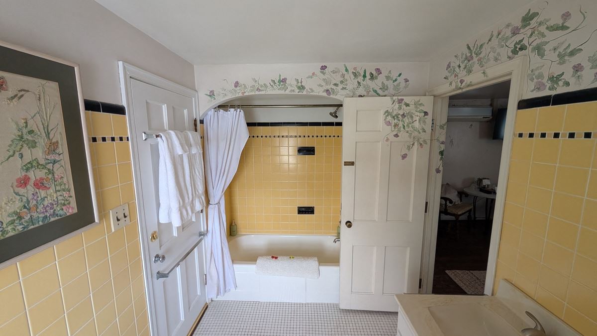 HideAway B&B Inn, LLC