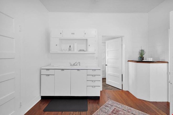 260 W KING ST