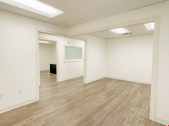Second Floor Office Suites in Metairie