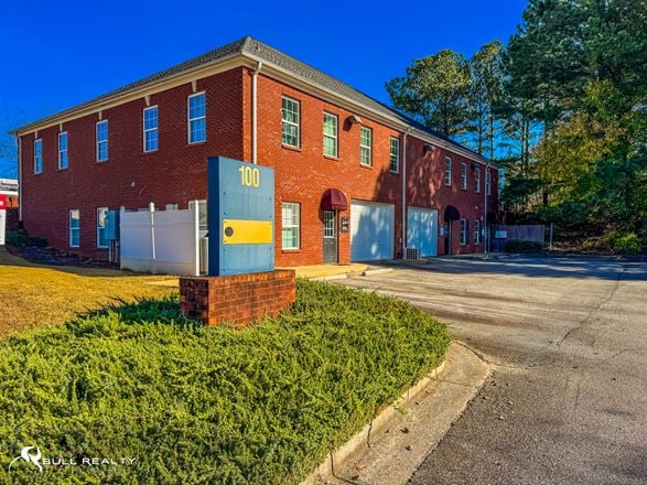 Freestanding Multi-Use Building | Sale or Lease | ±8,000 SF | ±3,987 SF Available