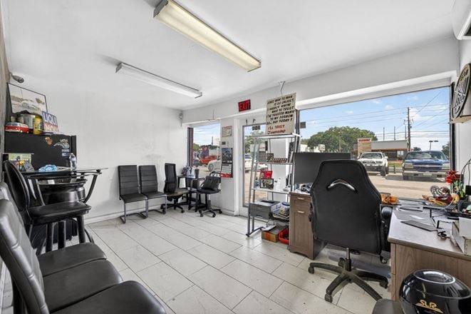 Auto Repair and Retail For Sale or Lease