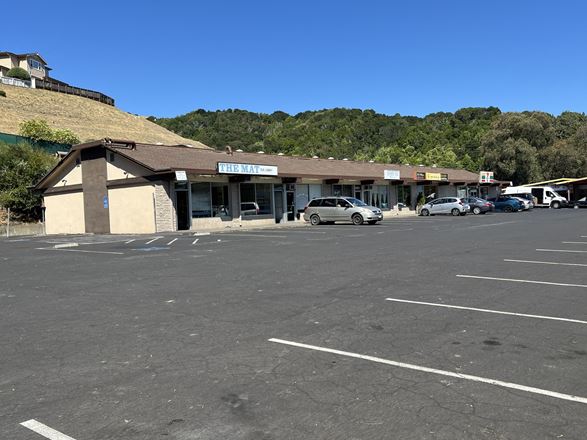 OAK MANOR  RETAIL CENTER