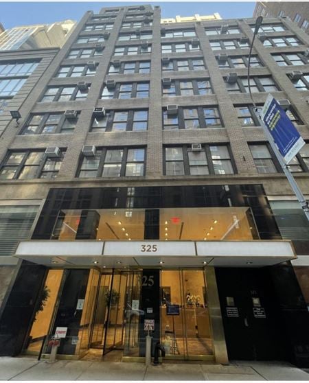 Commercial space for Rent at 325 West 38th Street in New York