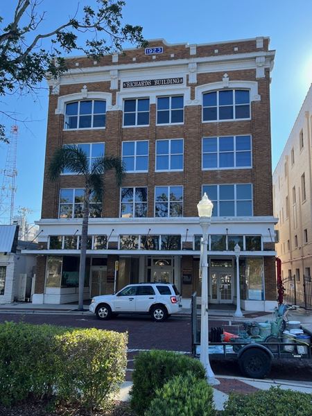 Commercial space for Rent at 1615-1617 Hendry Street in Fort Myers