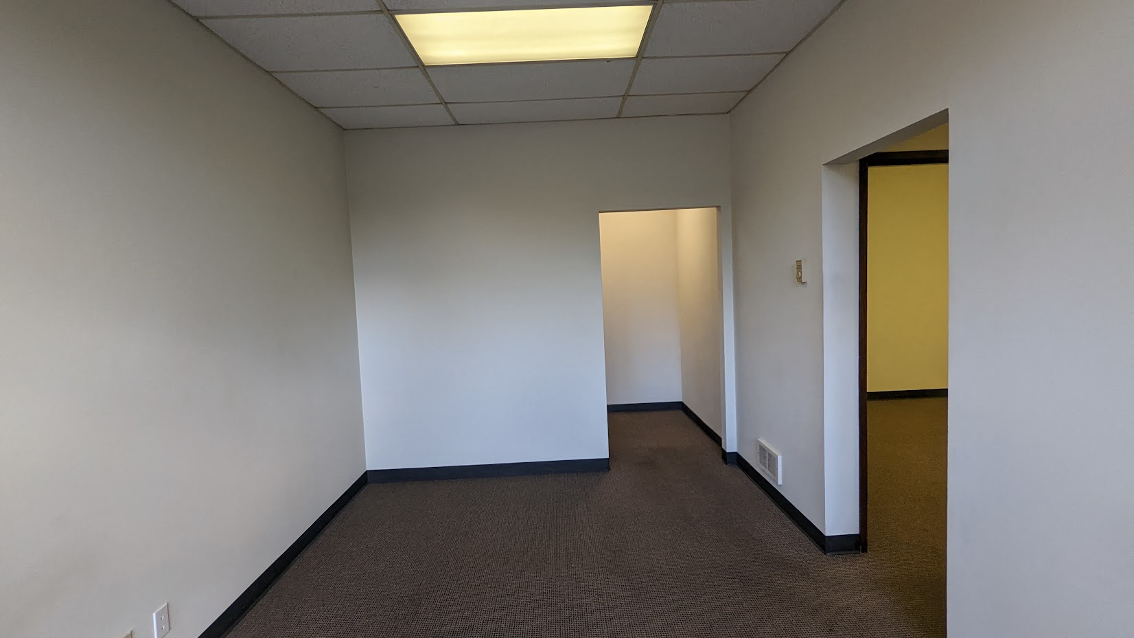 1,225 SF Flex Space in Redmond, WA Photo