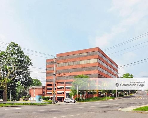 Holly Pond Plaza