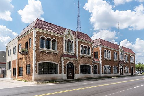 3216 Gillham Plaza