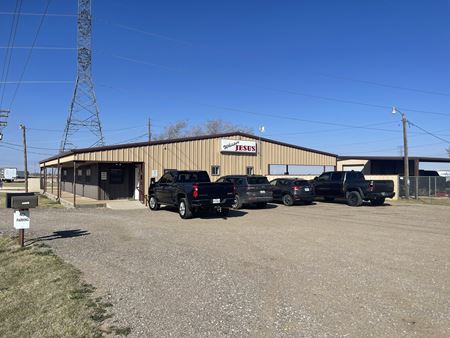 5,700 SF Office/Shop/Covered Parking with I-20 Frontage - Stanton