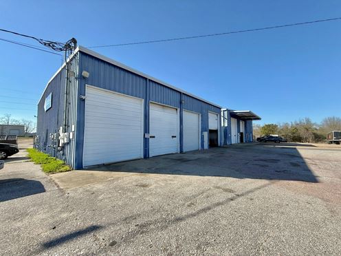 704 Murray Rd: Service Shop