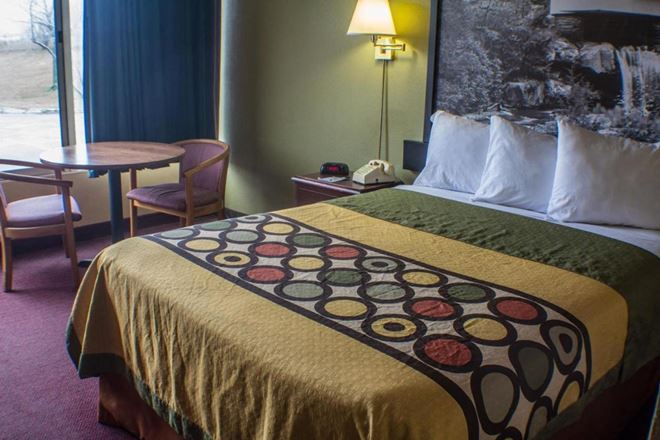 AUCTION: Quality Inn & EconoLodge | 202 Rooms | 14.58 AC | Erie PA