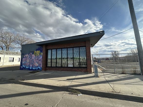 2100-2180 E 40th Avenue