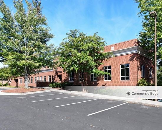 725 Highland Oaks Drive
