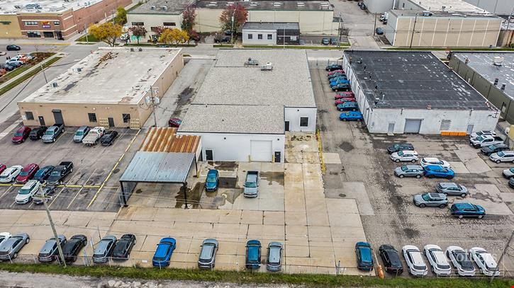 FOR LEASE > 2009 Bellaire Avenue