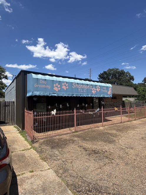 325 Clinton Blvd