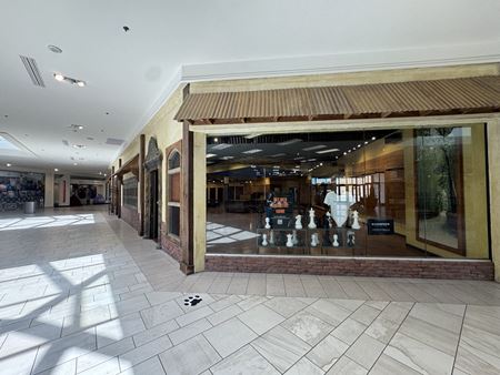 M04      Space Photo Gallery 3