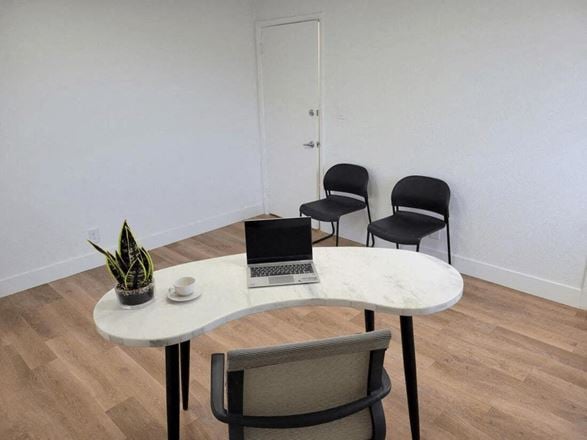 AW Management LLC - 1400 Laredo