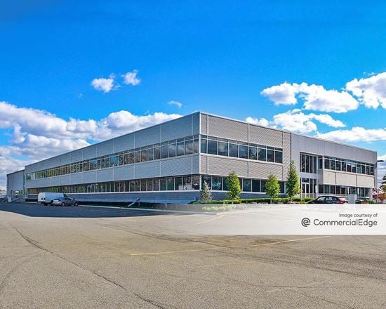 600 Meadowlands Pkwy