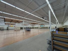 564 SE Washington Blvd - Eastland Shopping Center - Retail