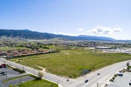 770 W Tehachapi Blvd