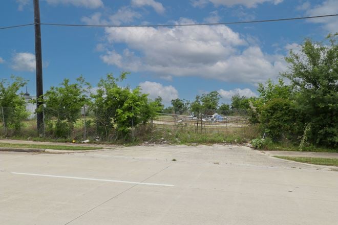6149 Spencer Highway, Pasadena, TX 77505
