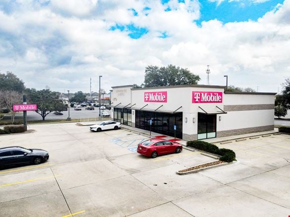 Former Starbucks on Johnston St for Lease